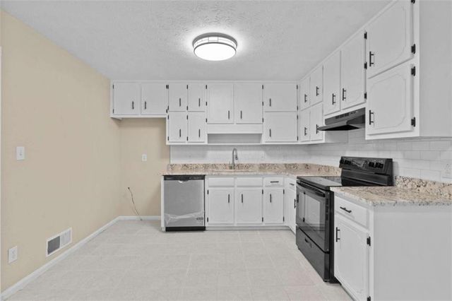 285 Amanda Court, Stockbridge, GA 30281
