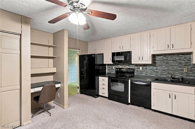 4936 Gate Moss Oval, North Ridgeville, OH 44039