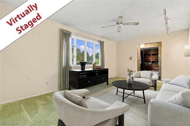 4936 Gate Moss Oval, North Ridgeville, OH 44039