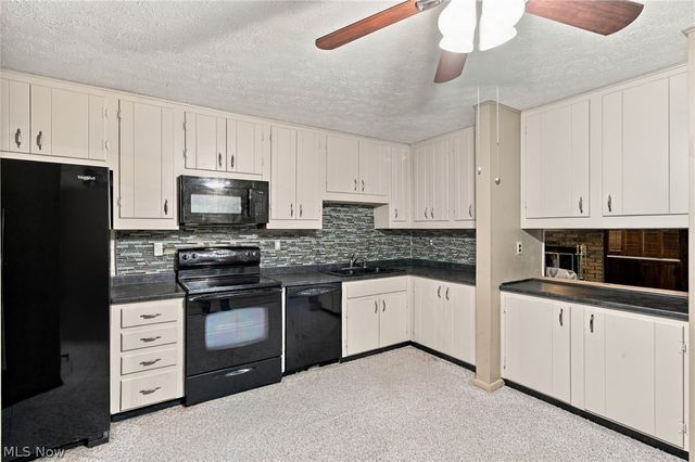 4936 Gate Moss Oval, North Ridgeville, OH 44039