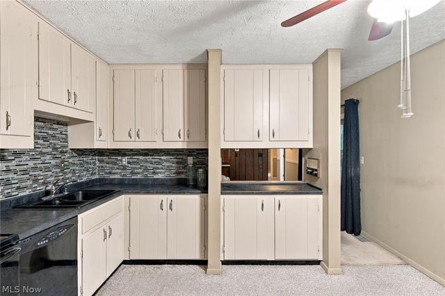 4936 Gate Moss Oval, North Ridgeville, OH 44039