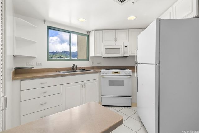 1314 Kalakaua Avenue 1214, Honolulu, HI 96826