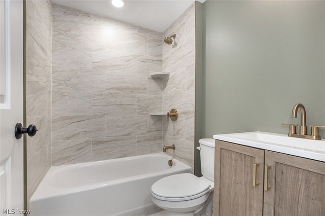 1605 Winchester Avenue, Lakewood, OH 44107
