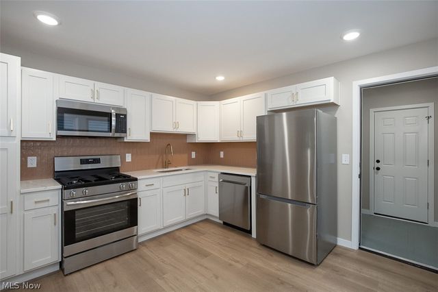 1605 Winchester Avenue, Lakewood, OH 44107