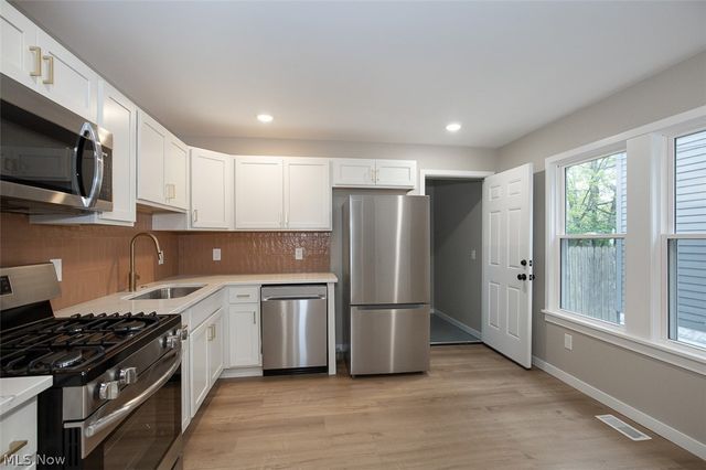 1605 Winchester Avenue, Lakewood, OH 44107
