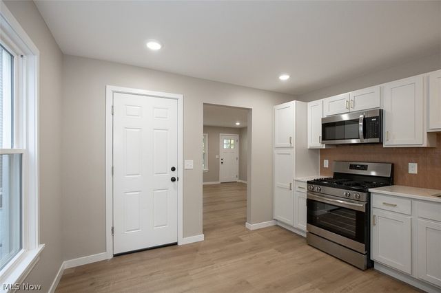 1605 Winchester Avenue, Lakewood, OH 44107