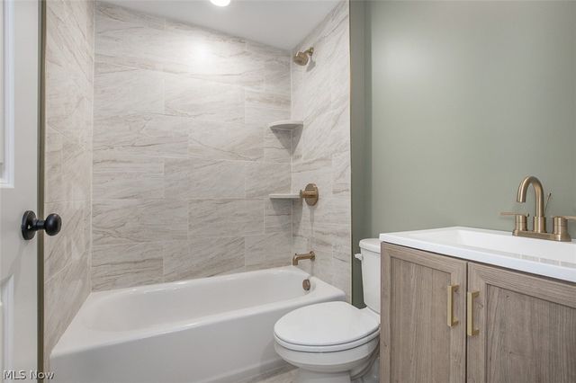 1605 Winchester Avenue, Lakewood, OH 44107