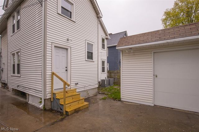1605 Winchester Avenue, Lakewood, OH 44107