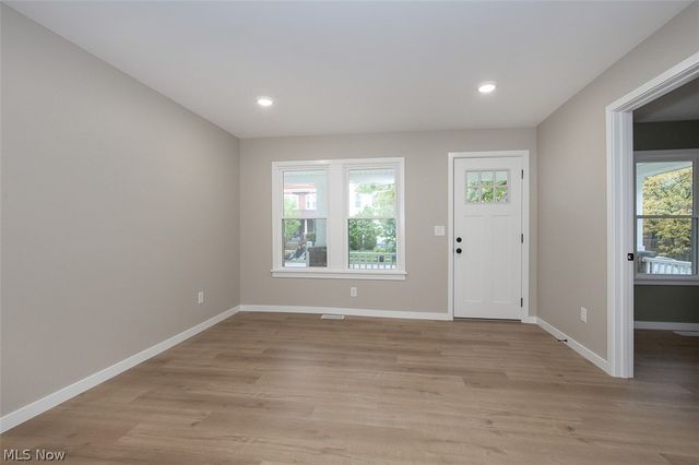 1605 Winchester Avenue, Lakewood, OH 44107