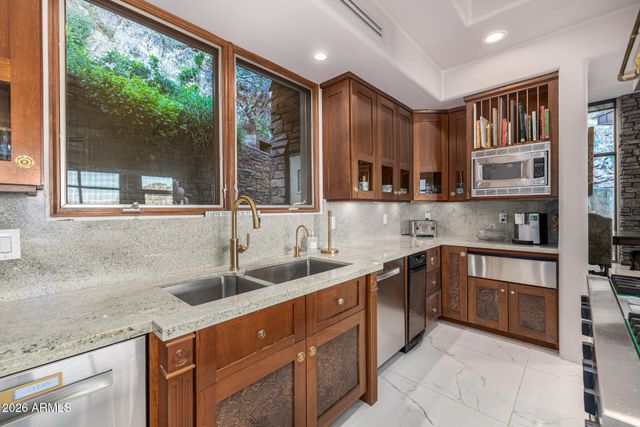 5676 E CHENEY Drive, Paradise Valley, AZ 85253