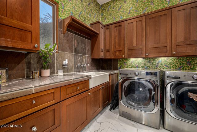 5676 E CHENEY Drive, Paradise Valley, AZ 85253