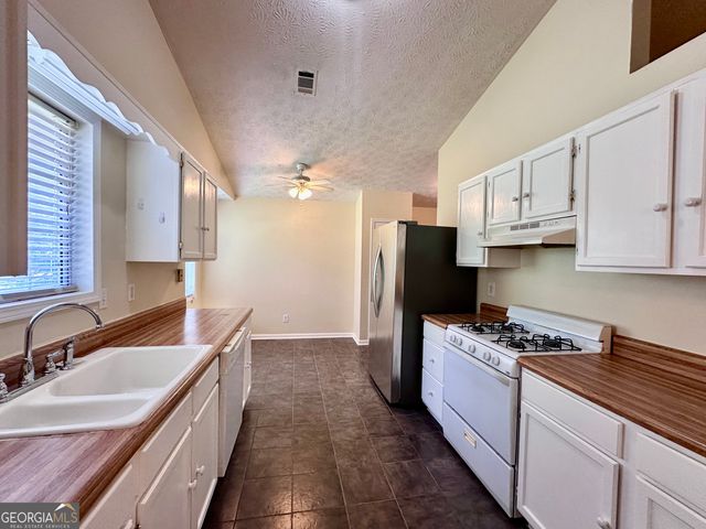 3372 Tia Trace NW, Kennesaw, GA 30152