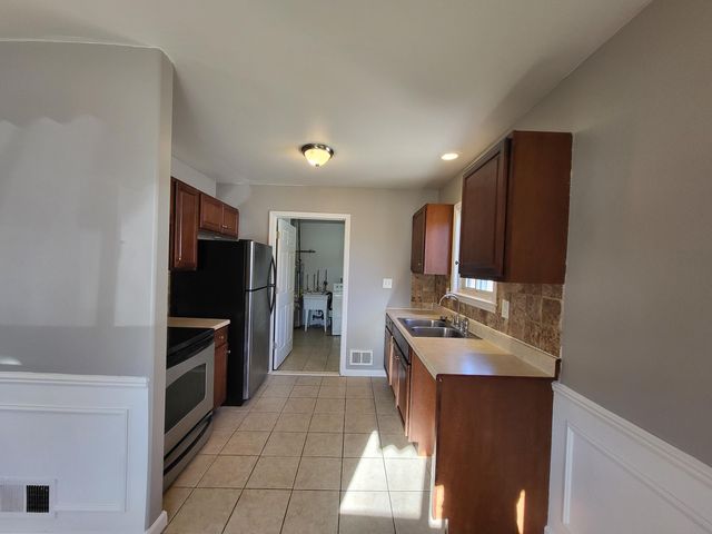 21813 Rosedale Street, Saint Clair Shores, MI 48080