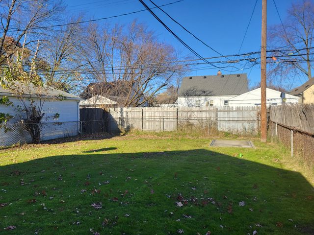 21813 Rosedale Street, Saint Clair Shores, MI 48080