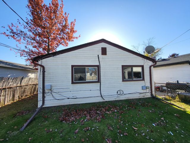 21813 Rosedale Street, Saint Clair Shores, MI 48080