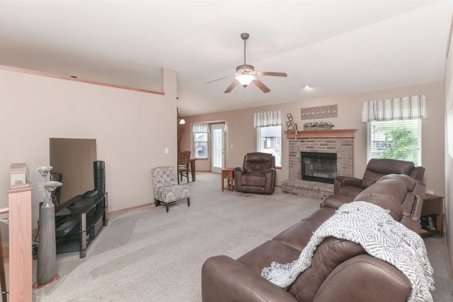 8914 N Ridgewood Ct, Park City, KS 67147
