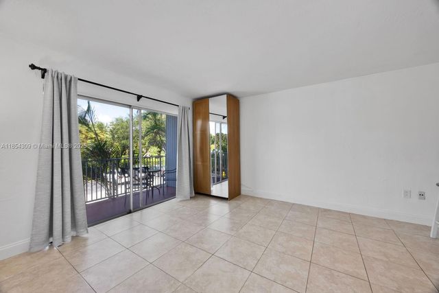 7403 SW 82nd St 207N, Miami, FL 33143