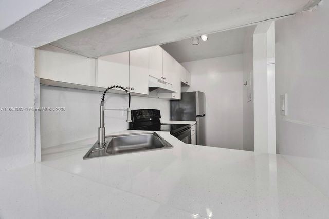 7403 SW 82nd St 207N, Miami, FL 33143