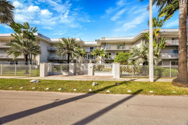 7403 SW 82nd St 207N, Miami, FL 33143