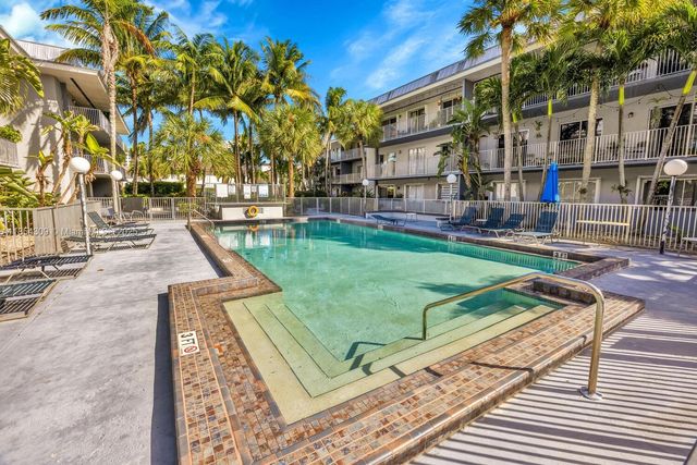 7403 SW 82nd St 207N, Miami, FL 33143