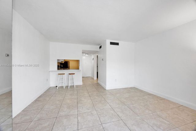 7403 SW 82nd St 207N, Miami, FL 33143