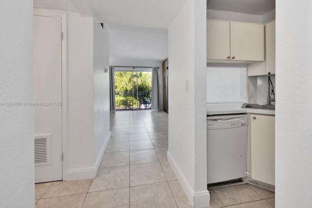 7403 SW 82nd St 207N, Miami, FL 33143
