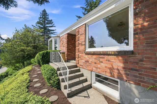 4806 Purdue Avenue NE, Seattle, WA 98105