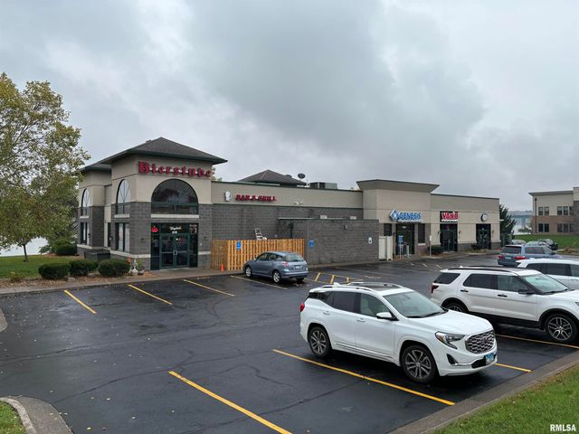 1007 SW CANAL SHORE Drive, Le Claire, IA 52753