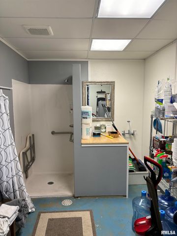 1007 SW CANAL SHORE Drive, Le Claire, IA 52753