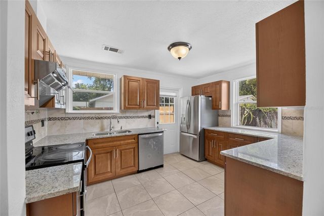 1005 E FLORA STREET, Tampa, FL 33604