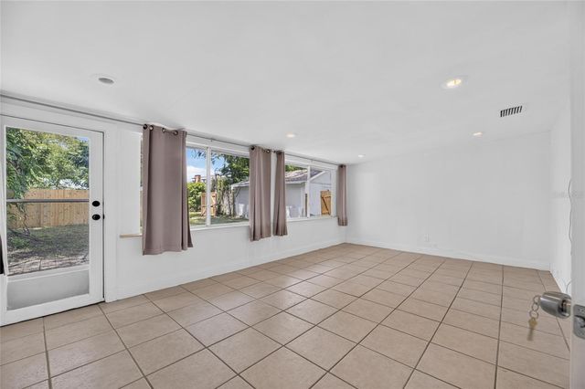 1005 E FLORA STREET, Tampa, FL 33604