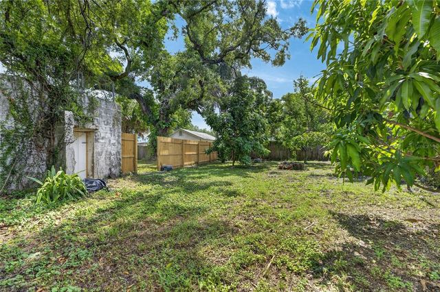 1005 E FLORA STREET, Tampa, FL 33604