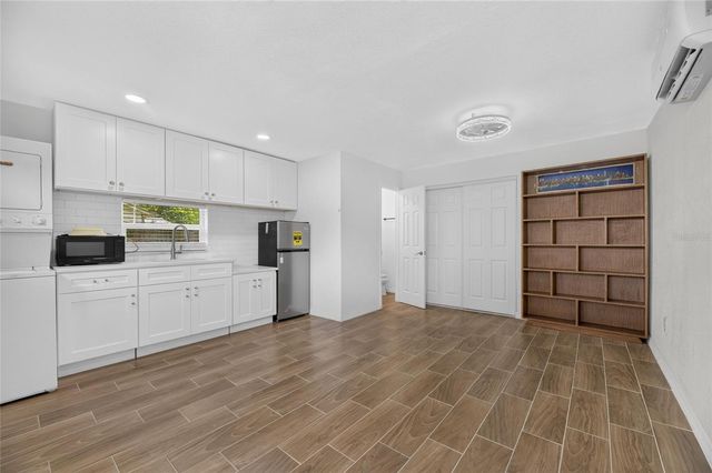 1005 E FLORA STREET, Tampa, FL 33604