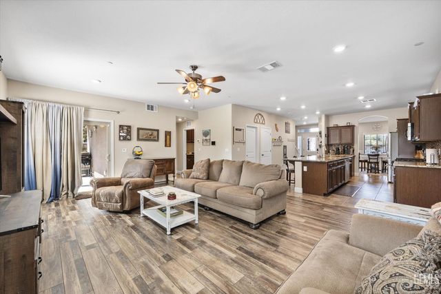 9223 Laurel Meadows Lane, Shafter, CA 93263