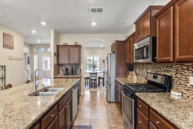 9223 Laurel Meadows Lane, Shafter, CA 93263