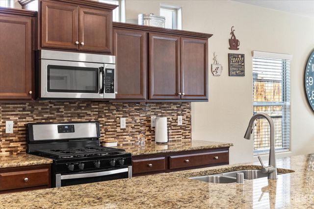 9223 Laurel Meadows Lane, Shafter, CA 93263