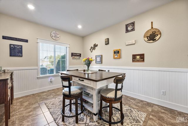 9223 Laurel Meadows Lane, Shafter, CA 93263