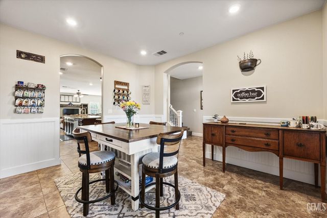 9223 Laurel Meadows Lane, Shafter, CA 93263