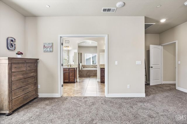 9223 Laurel Meadows Lane, Shafter, CA 93263