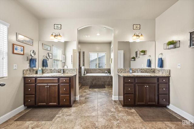 9223 Laurel Meadows Lane, Shafter, CA 93263