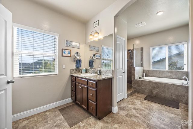 9223 Laurel Meadows Lane, Shafter, CA 93263