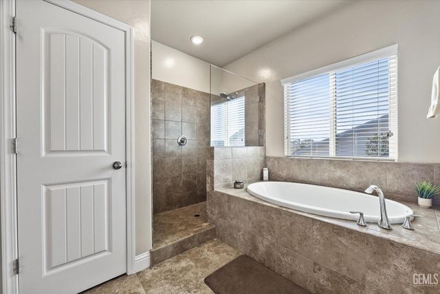 9223 Laurel Meadows Lane, Shafter, CA 93263