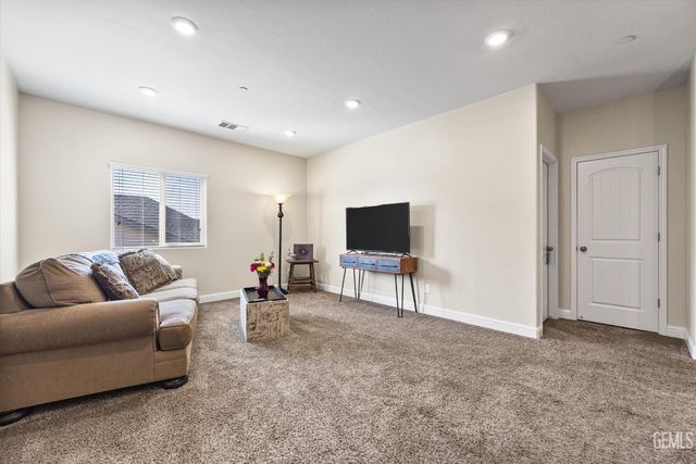 9223 Laurel Meadows Lane, Shafter, CA 93263