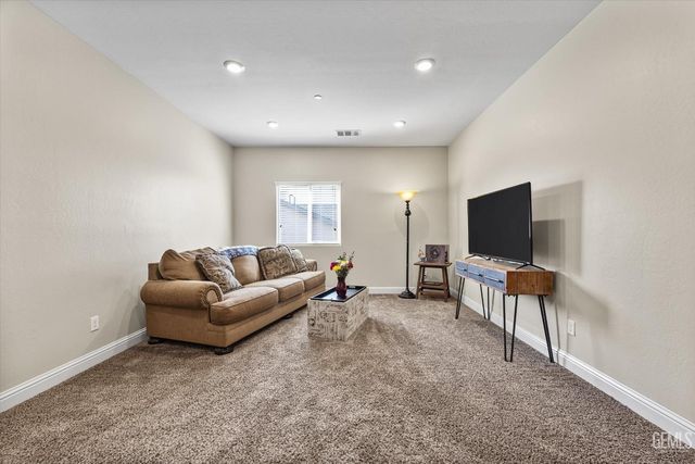 9223 Laurel Meadows Lane, Shafter, CA 93263