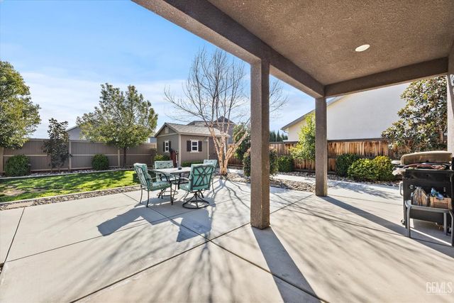 9223 Laurel Meadows Lane, Shafter, CA 93263