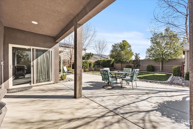 9223 Laurel Meadows Lane, Shafter, CA 93263