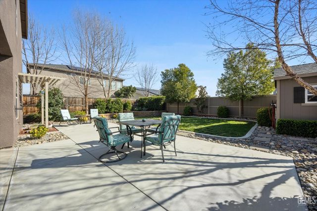 9223 Laurel Meadows Lane, Shafter, CA 93263