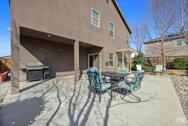 9223 Laurel Meadows Lane, Shafter, CA 93263