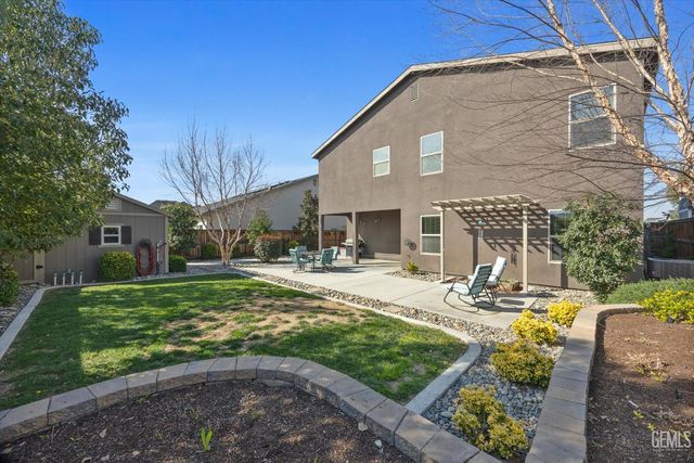 9223 Laurel Meadows Lane, Shafter, CA 93263