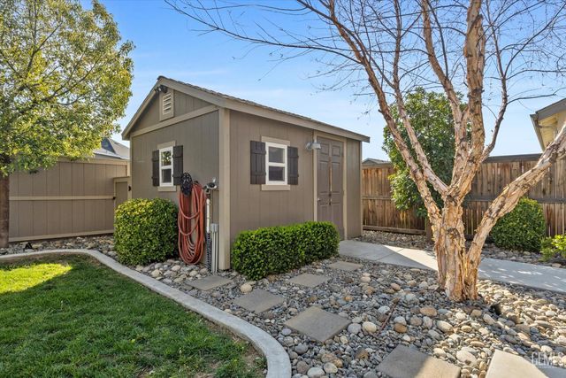 9223 Laurel Meadows Lane, Shafter, CA 93263